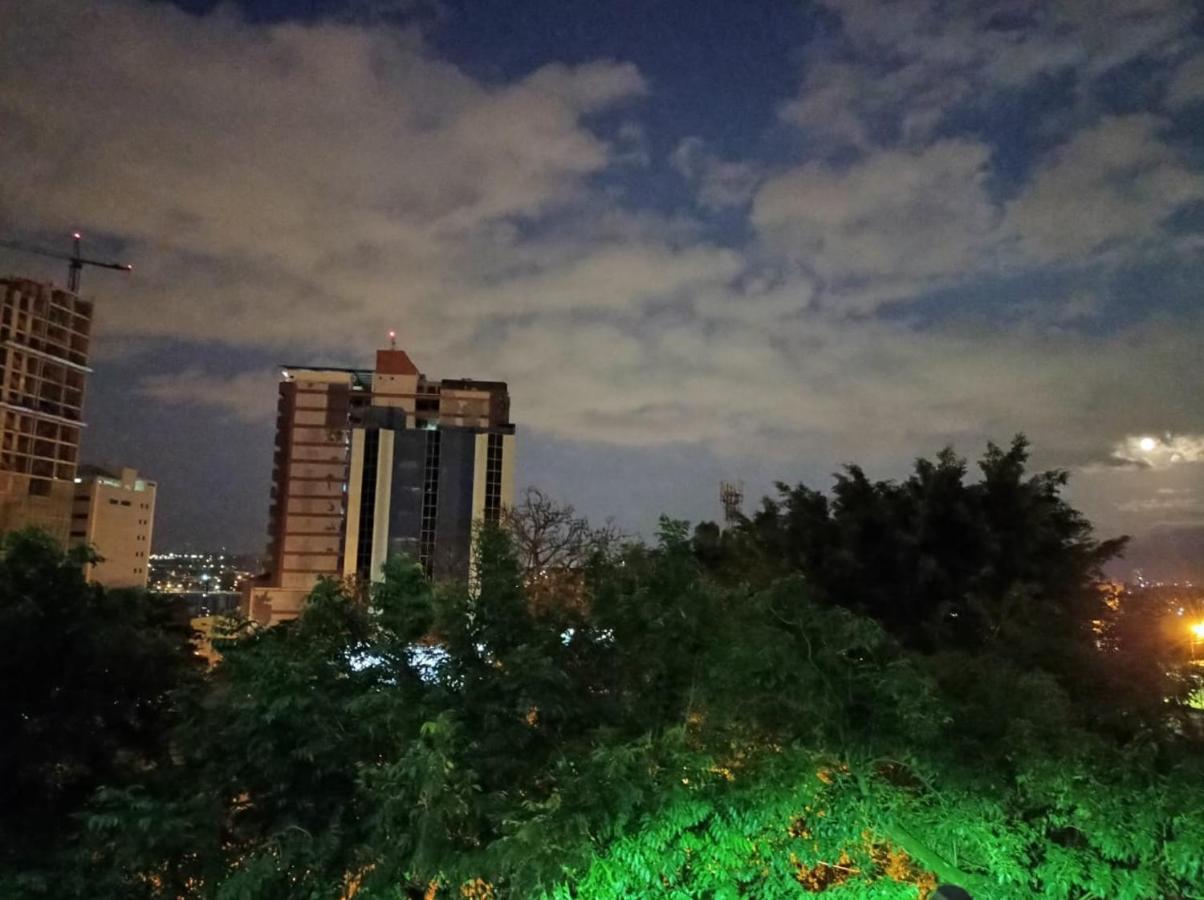 Amplio y cómodo apartamento con bella vista en pleno centro Cidade do Leste Exterior foto