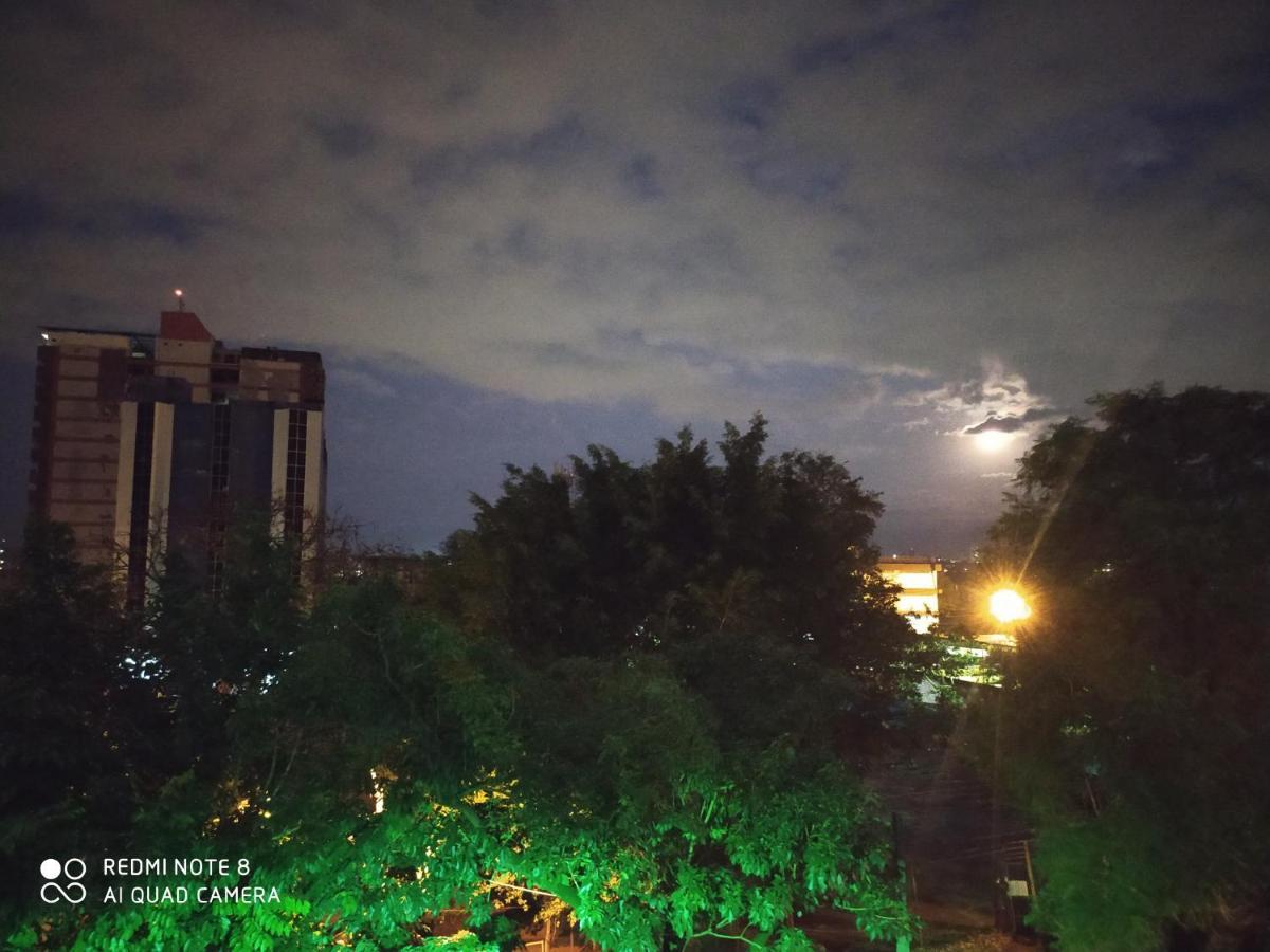 Amplio y cómodo apartamento con bella vista en pleno centro Cidade do Leste Exterior foto