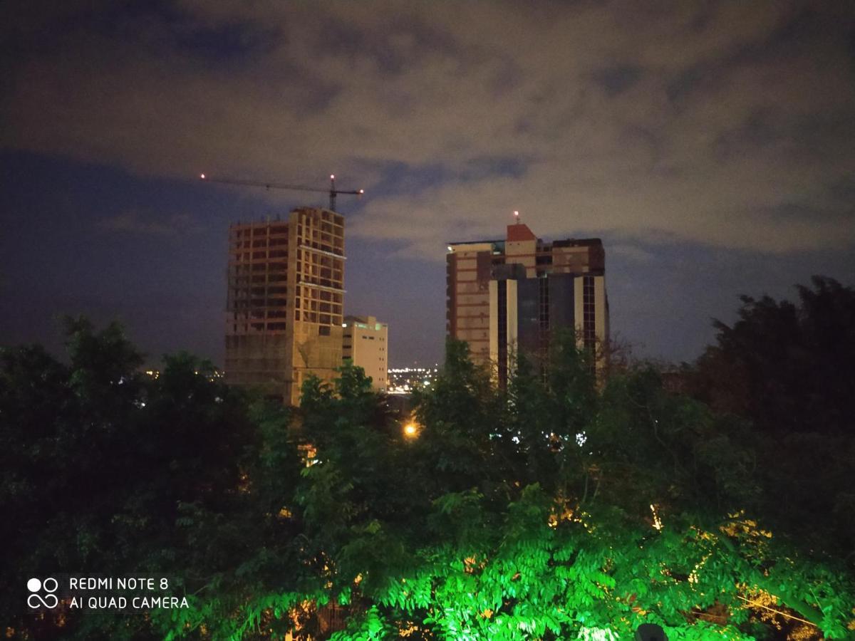 Amplio y cómodo apartamento con bella vista en pleno centro Cidade do Leste Exterior foto