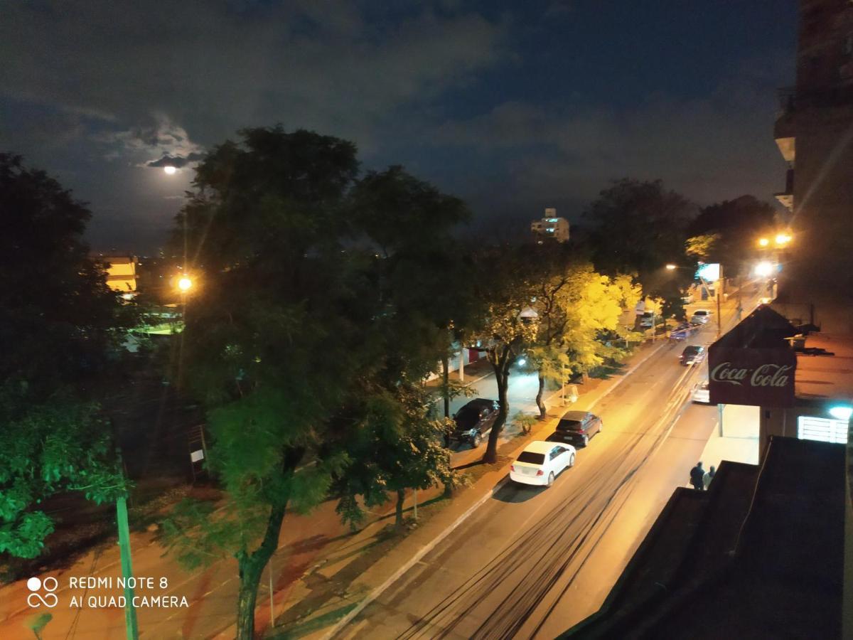 Amplio y cómodo apartamento con bella vista en pleno centro Cidade do Leste Exterior foto