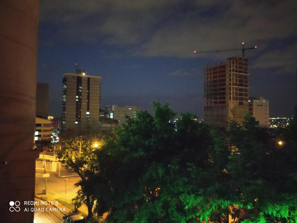 Amplio y cómodo apartamento con bella vista en pleno centro Cidade do Leste Exterior foto